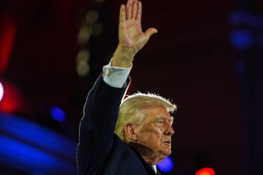 Axios: Ο Τραμπ ετοιμάζεται για το «τελικό χτύπημα» στο Ιράν - Οι τέσσερις επιλογές και τα σχέδια